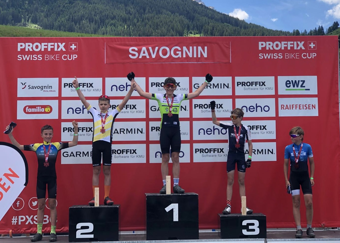 465850AC-F86B-49DF-A36B-59F13514B8BF_1_201_a